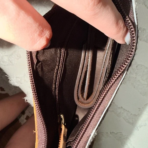 Cowhide Saddle Bag with Brown Leather Trim - Picture 4 of 6